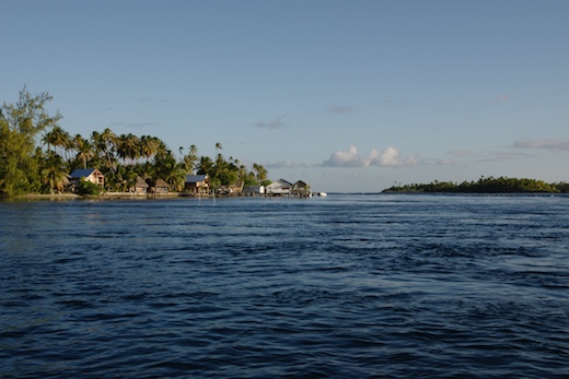 Tetamanu village et la passe Sud